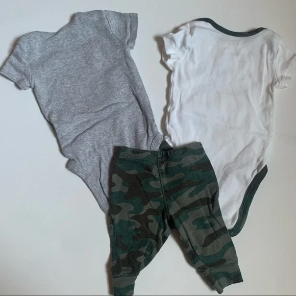 SOLD❗️ Carter’s Baby Boy Monsters Set - Picture 3 of 7